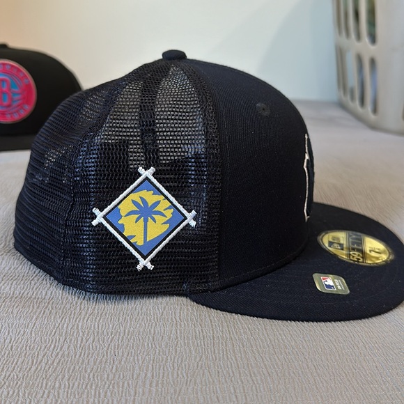 New Era Mesh Back Fitted Hat- NY Yankees - Picture 3 of 8